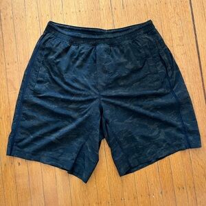 Lululemon Lined Shorts - Size L - Light Pattern